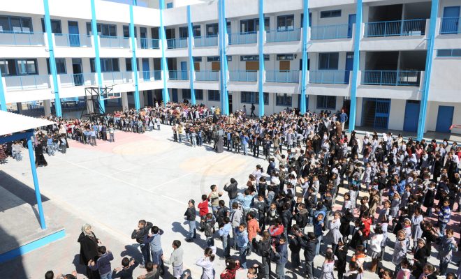مطالبات حثيثة للحصول على منحة مالية لطلاب مدارس الأونروا في غزة